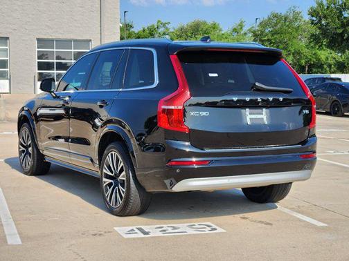 2022 Volvo XC90 T5 Momentum