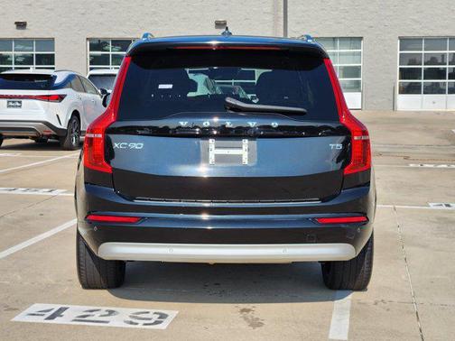 2022 Volvo XC90 T5 Momentum