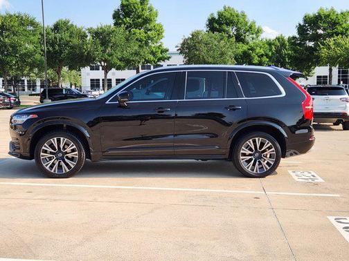 2022 Volvo XC90 T5 Momentum