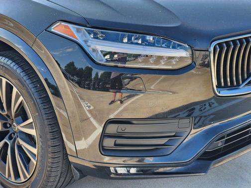2022 Volvo XC90 T5 Momentum