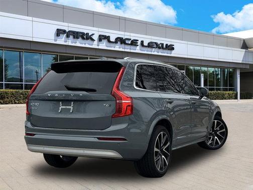 2022 Volvo XC90 T6 Momentum