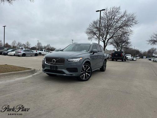 2022 Volvo XC90 T6 Momentum