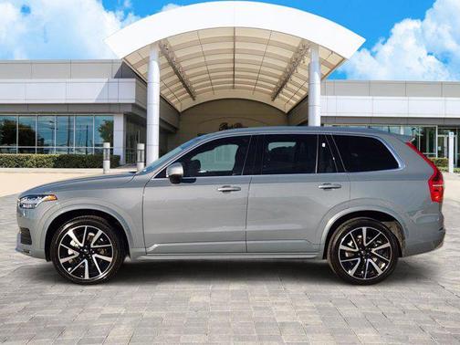 2022 Volvo XC90 T6 Momentum