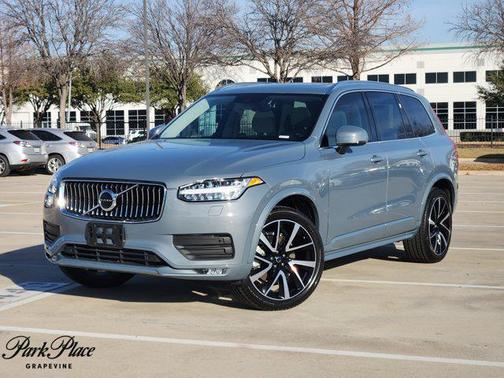 2022 Volvo XC90 T6 Momentum
