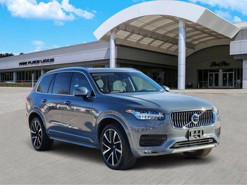 2022 Volvo XC90 T6 Momentum