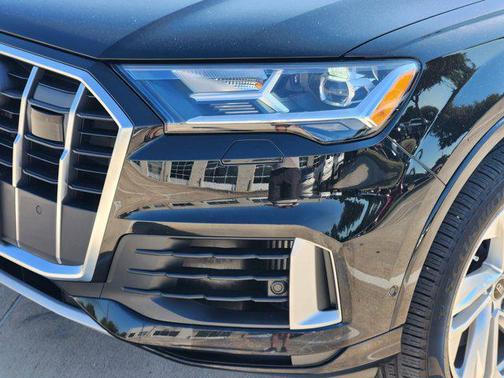 2023 Audi Q7 55 Premium Plus