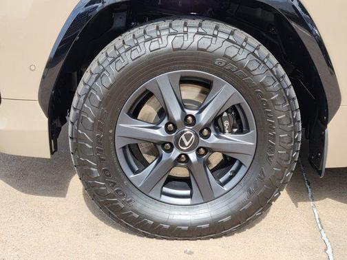 2025 Lexus LX 700h Overtrail