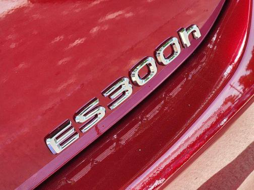 2025 Lexus ES 300h Base