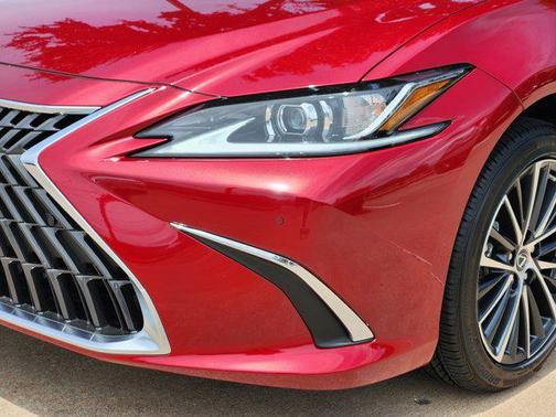 2025 Lexus ES 300h Base