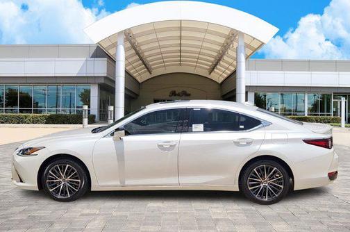 2025 Lexus ES 300h Base