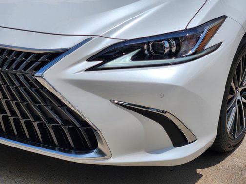 2025 Lexus ES 300h Base