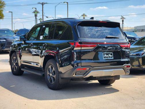 2025 Lexus LX 700h Overtrail