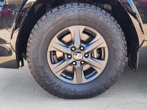2025 Lexus LX 700h Overtrail