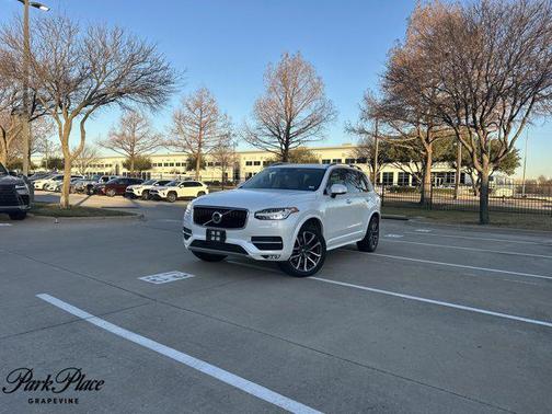 2017 Volvo XC90 T6 Momentum
