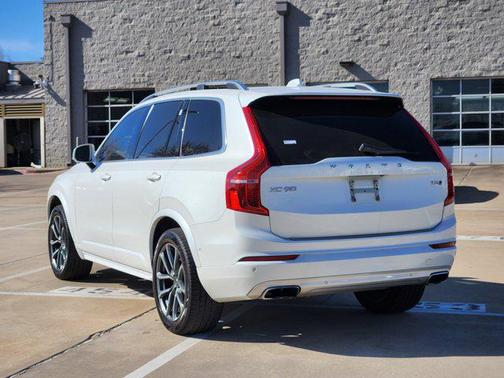 2017 Volvo XC90 T6 Momentum