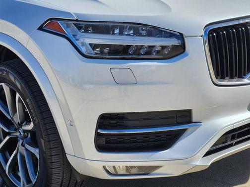 2017 Volvo XC90 T6 Momentum