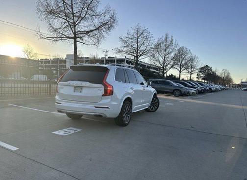 2017 Volvo XC90 T6 Momentum