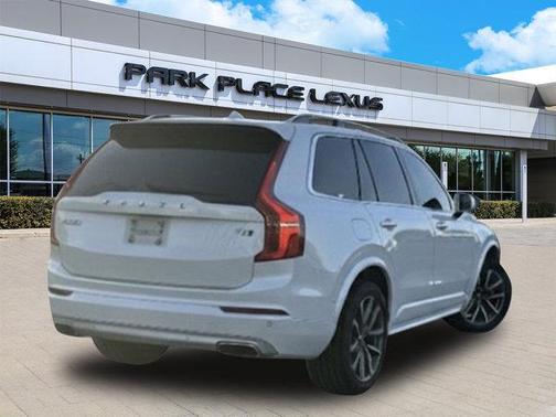 2017 Volvo XC90 T6 Momentum
