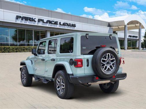 2024 Jeep Wrangler 4-Door Sahara 4x4