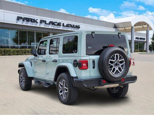 2024 Jeep Wrangler 4-Door Sahara 4x4