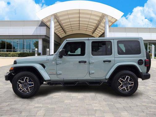 2024 Jeep Wrangler 4-Door Sahara 4x4