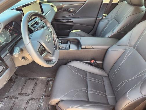 Matador Red Mica 2025 Lexus ES 300h Ultra Luxury
