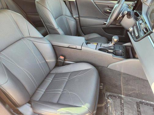 Matador Red Mica 2025 Lexus ES 300h Ultra Luxury