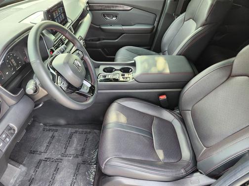 Crystal Black Pearl 2025 Honda Pilot Black Edition