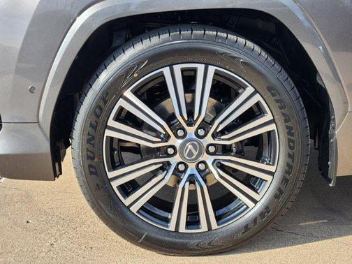 2026 Lexus LX 700h Luxury