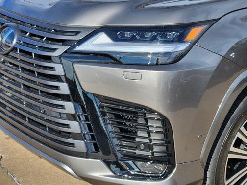 2026 Lexus LX 700h Luxury