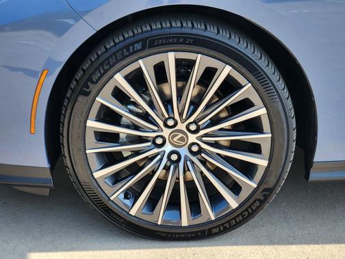 Wavelength 2026 Lexus ES 350e Premium