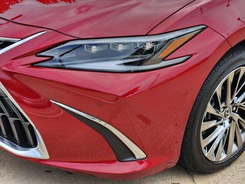 2025 Lexus ES 300h Ultra Luxury