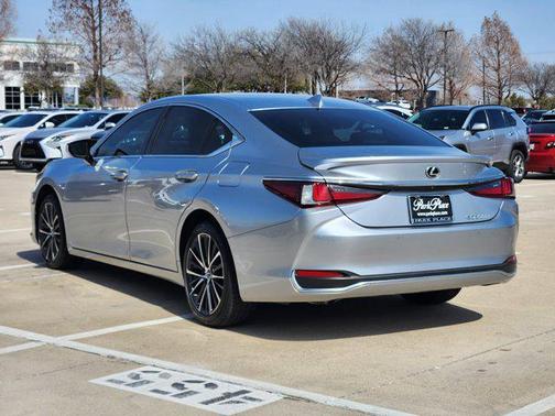 2023 Lexus ES 300h Base