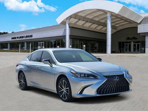 2023 Lexus ES 300h Base