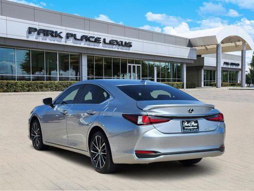 2023 Lexus ES 300h Base