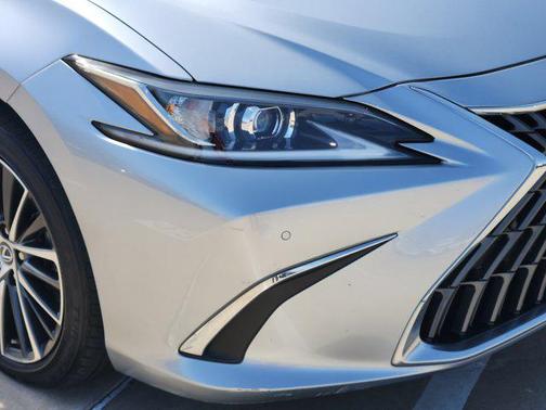 2023 Lexus ES 300h Base