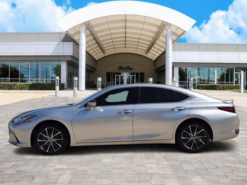 2023 Lexus ES 300h Base