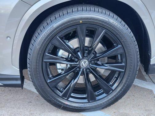 2026 Lexus NX 450h+ F SPORT Handling