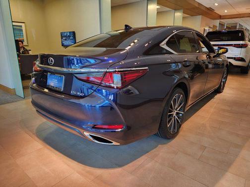 2025 Lexus ES 350 Base