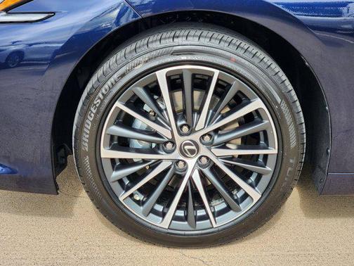 2025 Lexus ES 350 Base