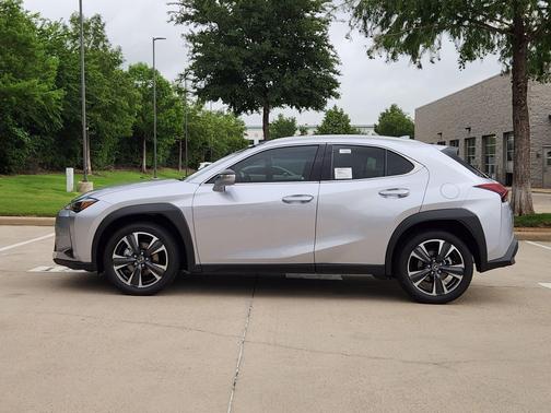 Iridium 2026 Lexus UX 300h Base