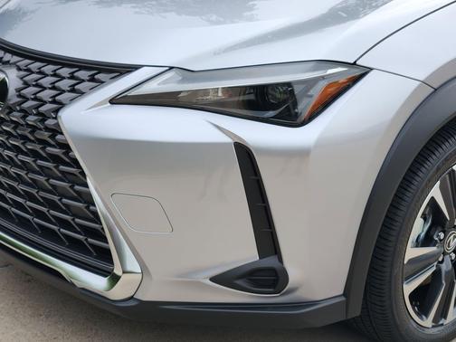Iridium 2026 Lexus UX 300h Base