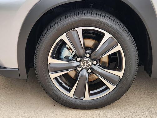 Iridium 2026 Lexus UX 300h Base