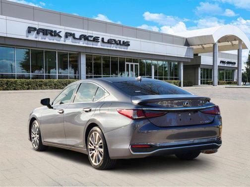 2020 Lexus ES 300h Premium