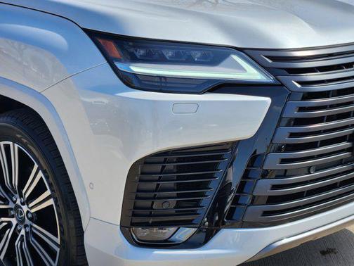 2026 Lexus LX 700h Luxury