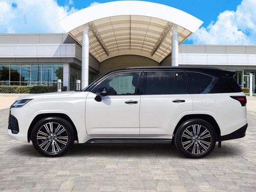 2026 Lexus LX 700h Luxury
