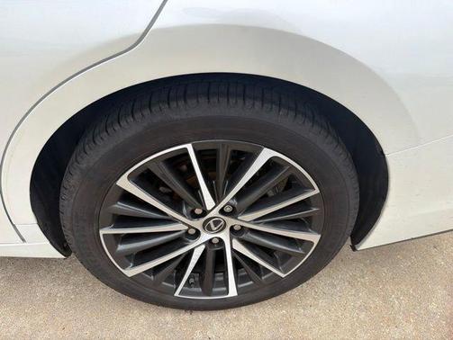 White Pearl 2022 Lexus ES 350 Base