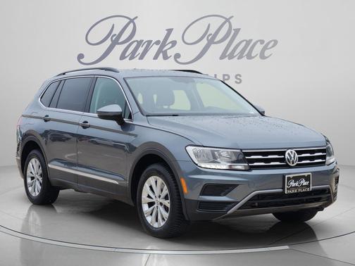 Platinum Gray Metallic 2018 Volkswagen Tiguan 2.0T SE 4MOTION