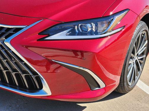 2025 Lexus ES 300h Base