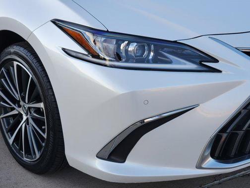 2025 Lexus ES 350 Base